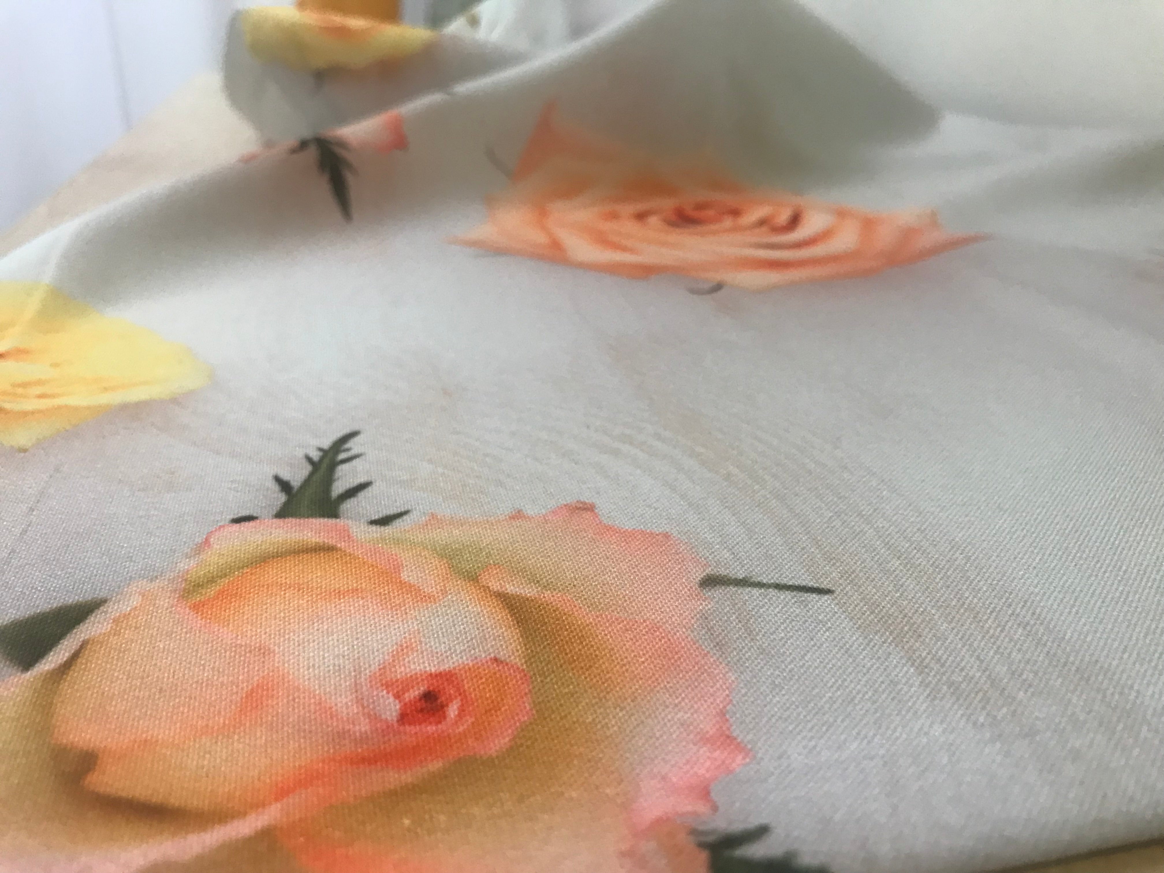 Tablecloth Roses on the board - Wellmira